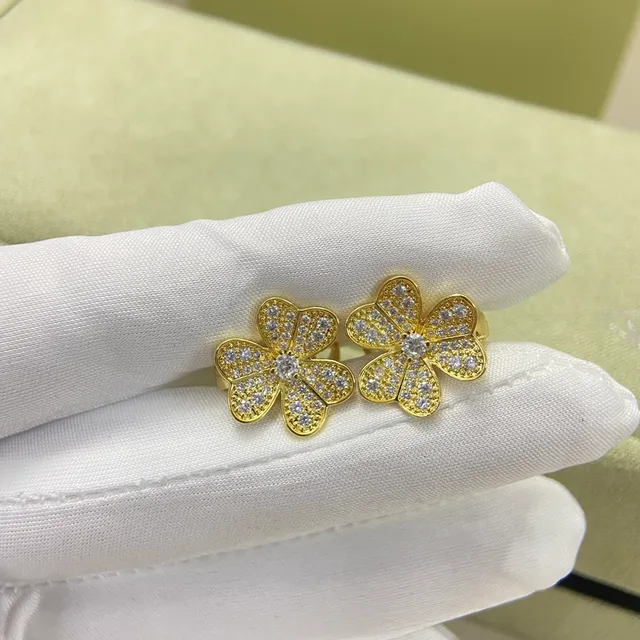 Van Cleef & Arpels Alhambra زهرة ذات خمس بتلات باڤيه أقراط 3