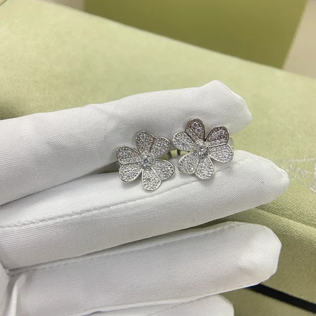 Van Cleef & Arpels Alhambra زهرة ذات خمس بتلات باڤيه أقراط 4