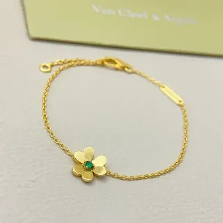 Van Cleef & Arpels Alhambra سوار ذهبي سلسلة خضراء وردة ذات خمس بتلات معلقة