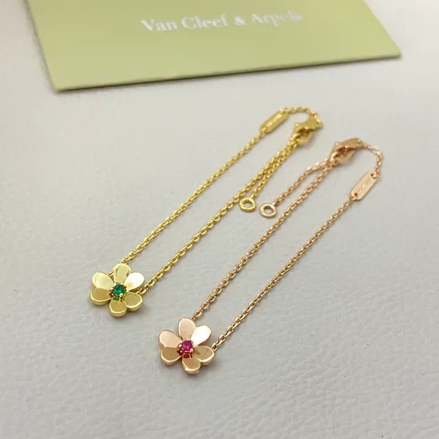 Van Cleef & Arpels Alhambra Chaîne Verte Fleur à Cinq Pétales Pendentif Bracelet Or 4