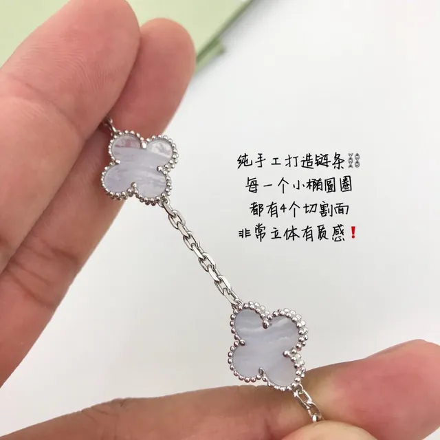 Van Cleef & Arpels ألھامبرا بنفالجة حجر خمسة موتيف سوار 4