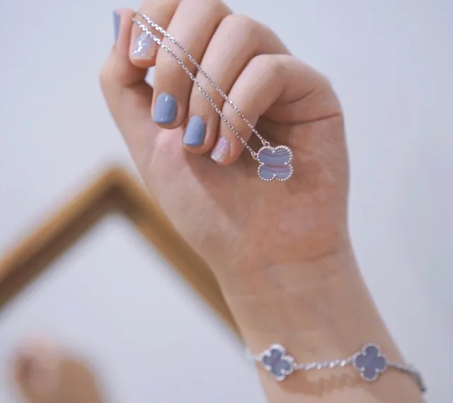 Van Cleef & Arpels ألھامبرا بنفالجة حجر خمسة موتيف سوار 6