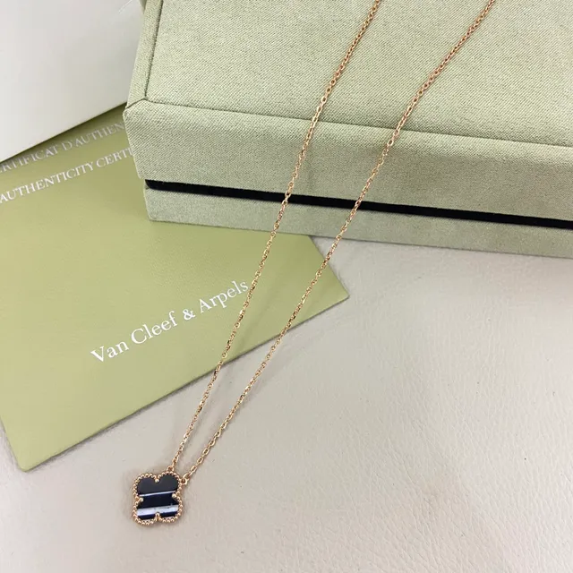 Van Cleef & Arpels Alhambra Collier Pendentif Trèfle Émaillé Rayé 2