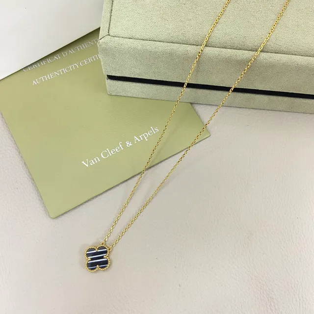 Van Cleef & Arpels Alhambra Collier Pendentif Trèfle Émaillé Rayé 4