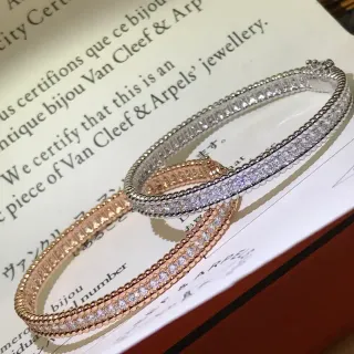 Van Cleef & Arpels أساور بنج بدائع الماس وحافة خرز
