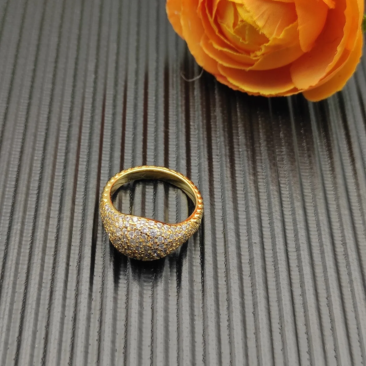 Van Cleef & Arpels সোনার সাদা প্যাভে-সেট অসমমিত ডোম আংটি 3