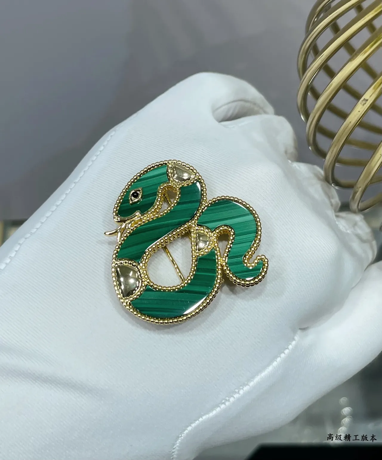 Van Cleef & Arpels Or Vert Silhouette de Serpent Enroulé Incrustation d'Émail de Malachite Broche 5