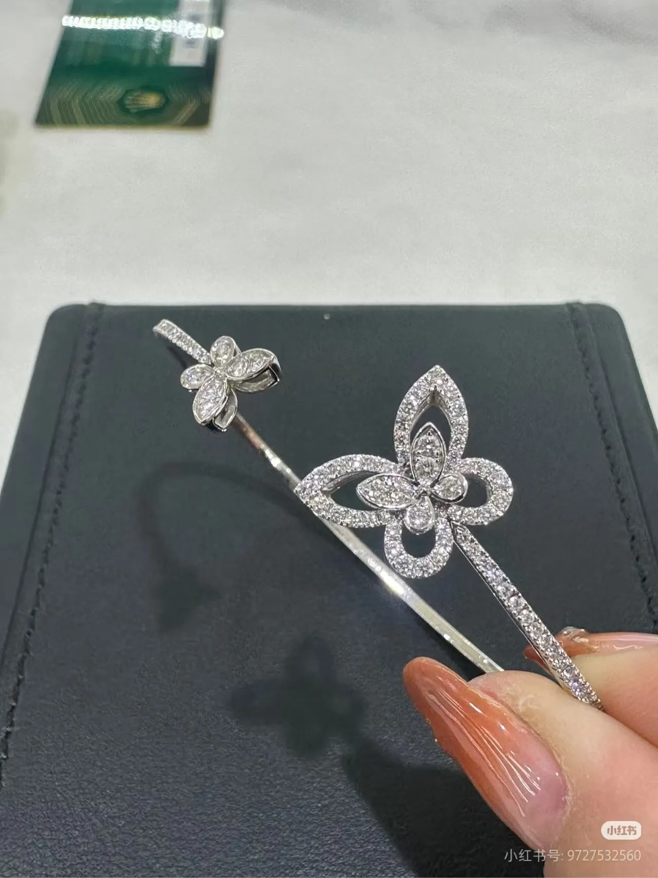 Van Cleef & Arpels Argent Blanc Motifs Floraux Pavé-Set Bracelet Jonc Flexible Côtelé 3