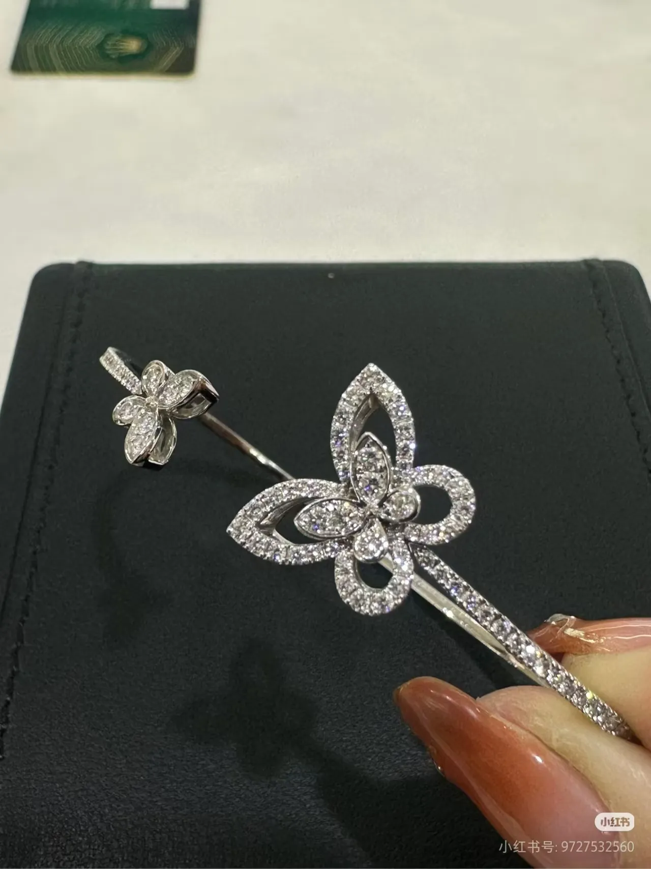 Van Cleef & Arpels Argent Blanc Motifs Floraux Pavé-Set Bracelet Jonc Flexible Côtelé 4