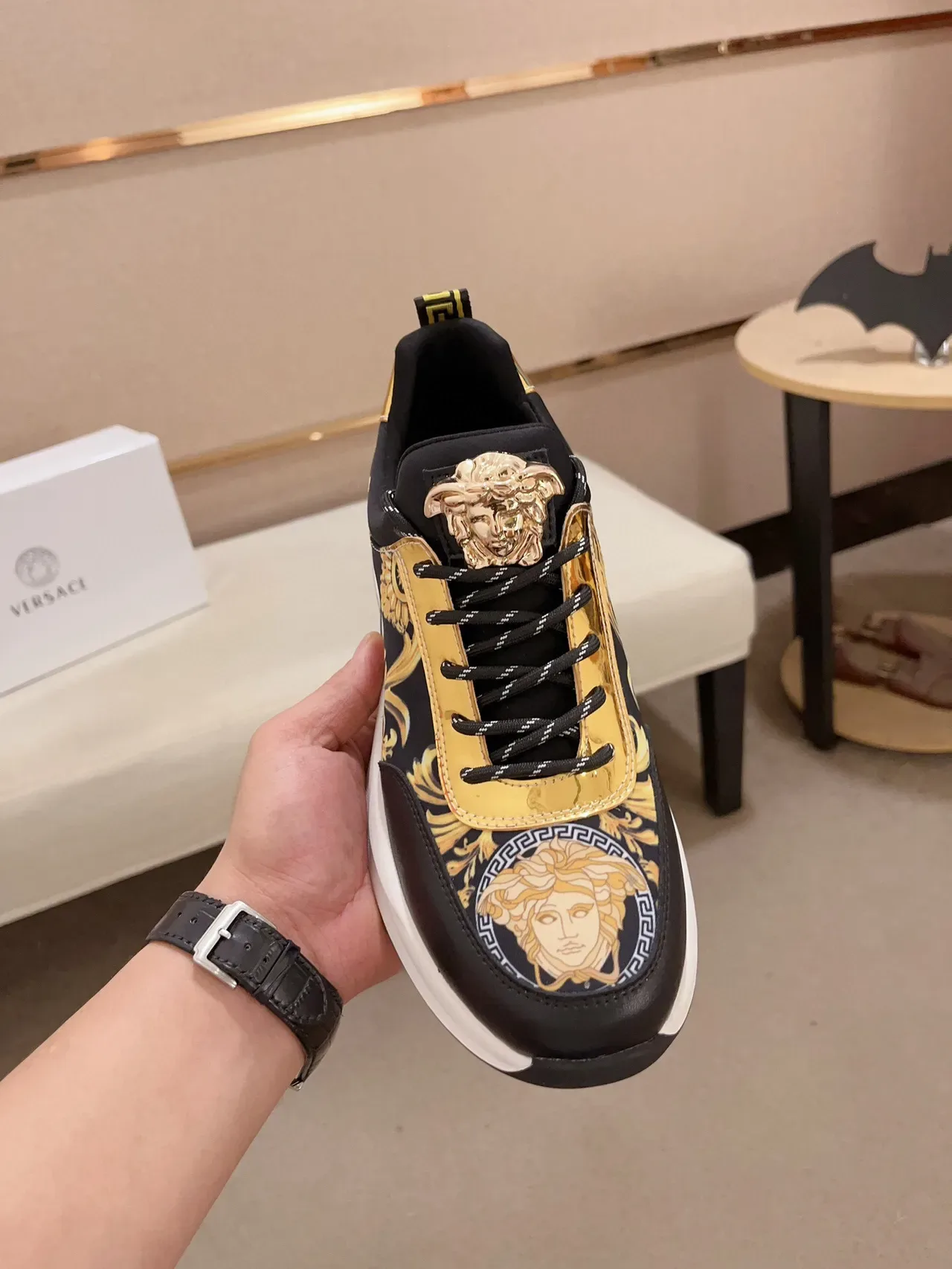 Versace Chain Reaction Noir et Or Impression Baroque Chaussures Lifestyle 2