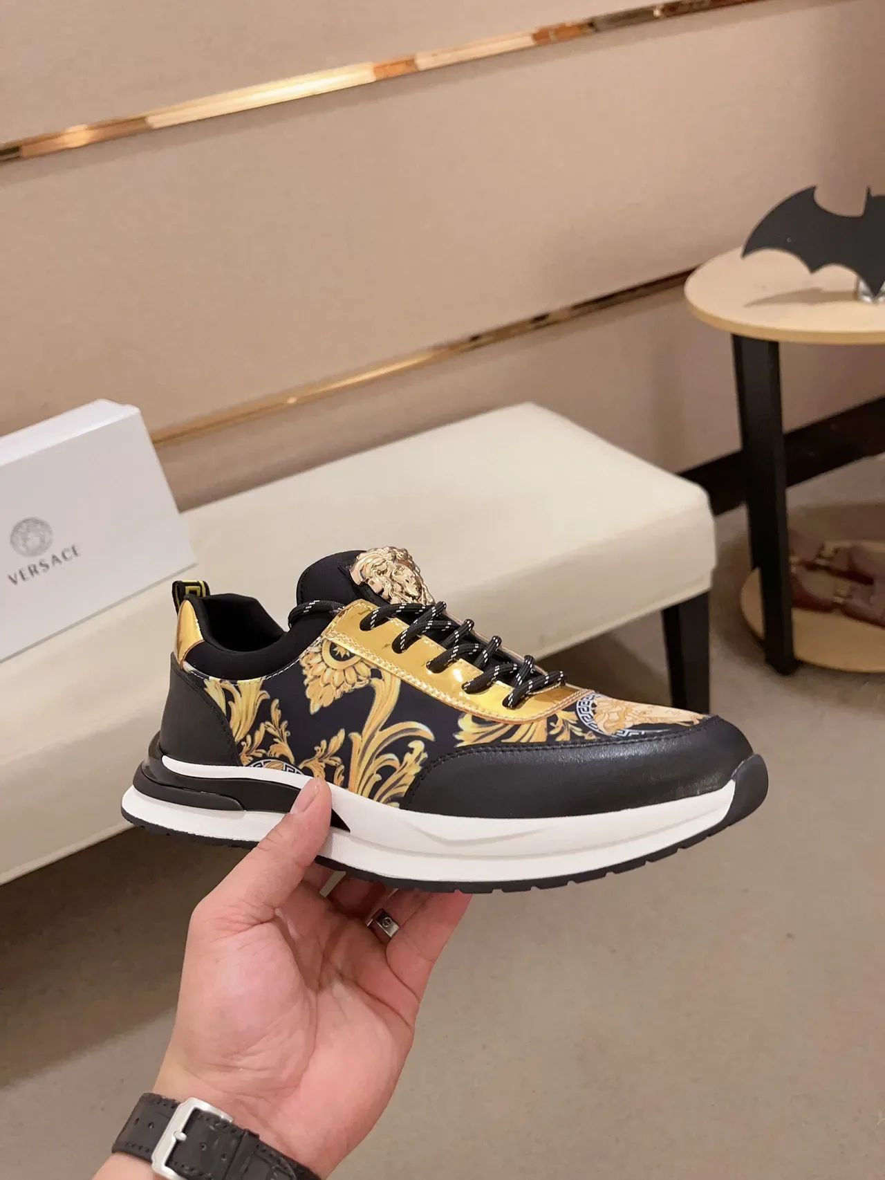 Versace Chain Reaction Noir et Or Impression Baroque Chaussures Lifestyle 4