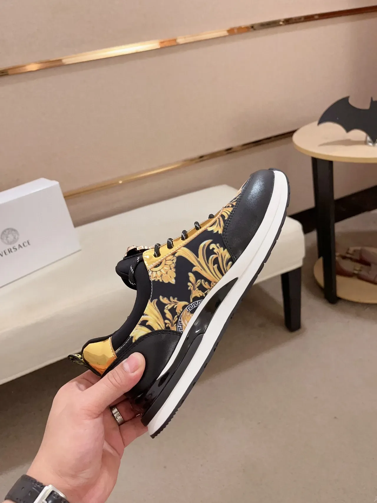 Versace Chain Reaction Noir et Or Impression Baroque Chaussures Lifestyle 5