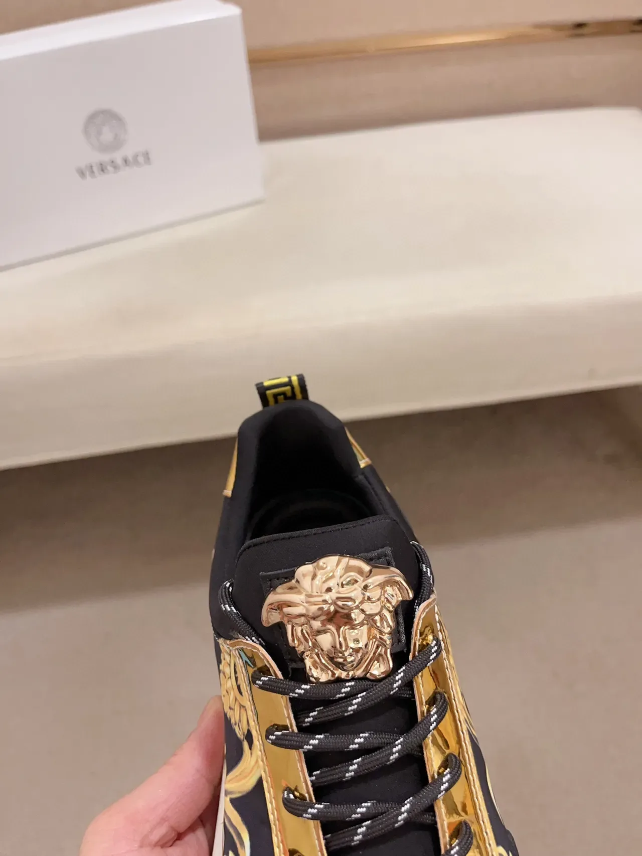 Versace Chain Reaction Noir et Or Impression Baroque Chaussures Lifestyle 6
