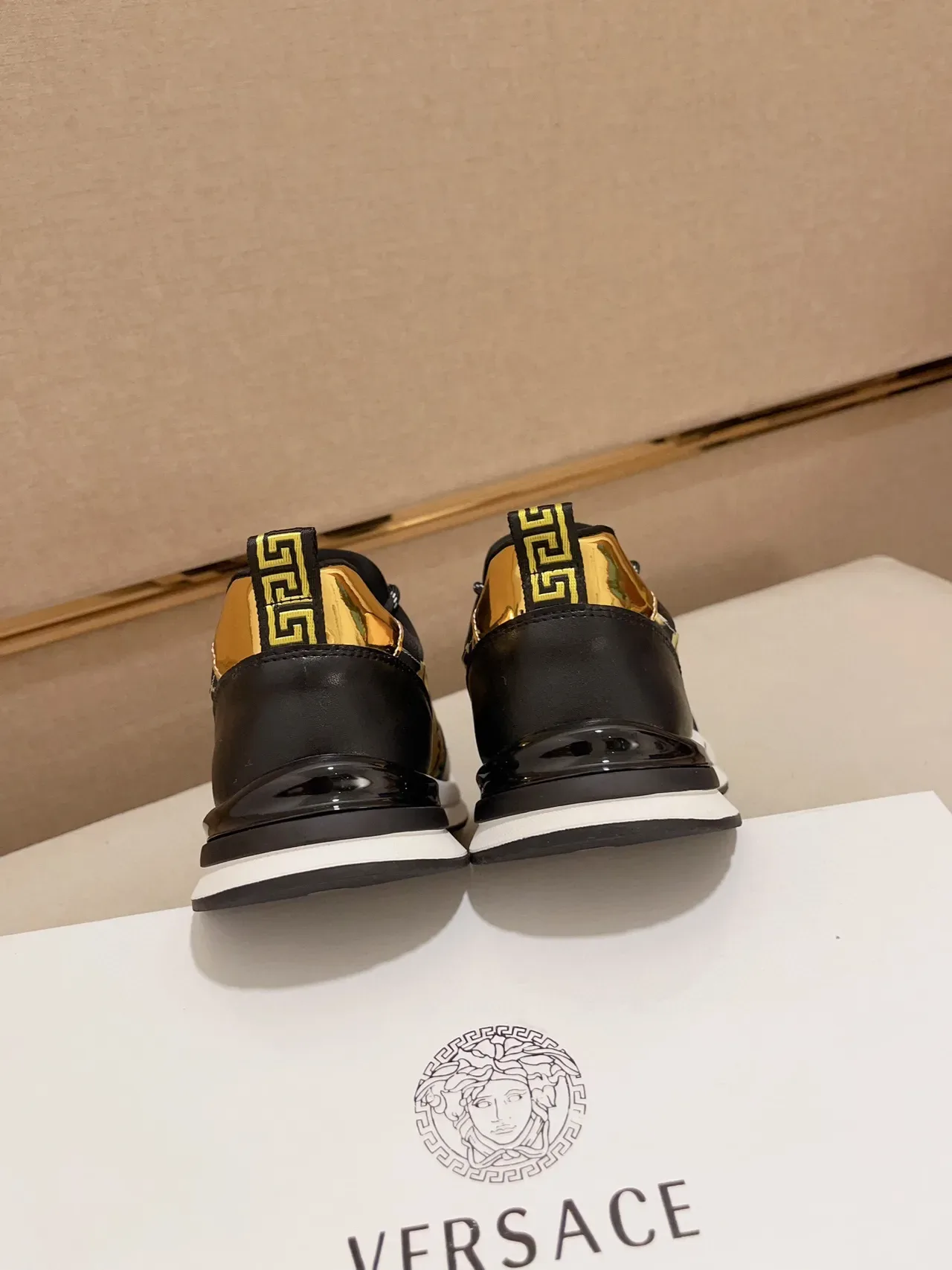 Versace Chain Reaction Noir et Or Impression Baroque Chaussures Lifestyle 8