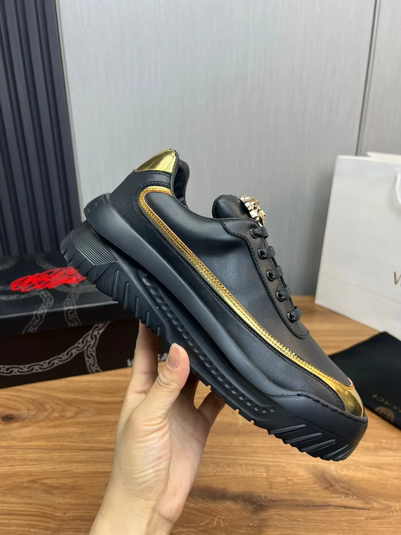 Versace Chain Reaction Sneakers Lifestyle Noir et Or 6