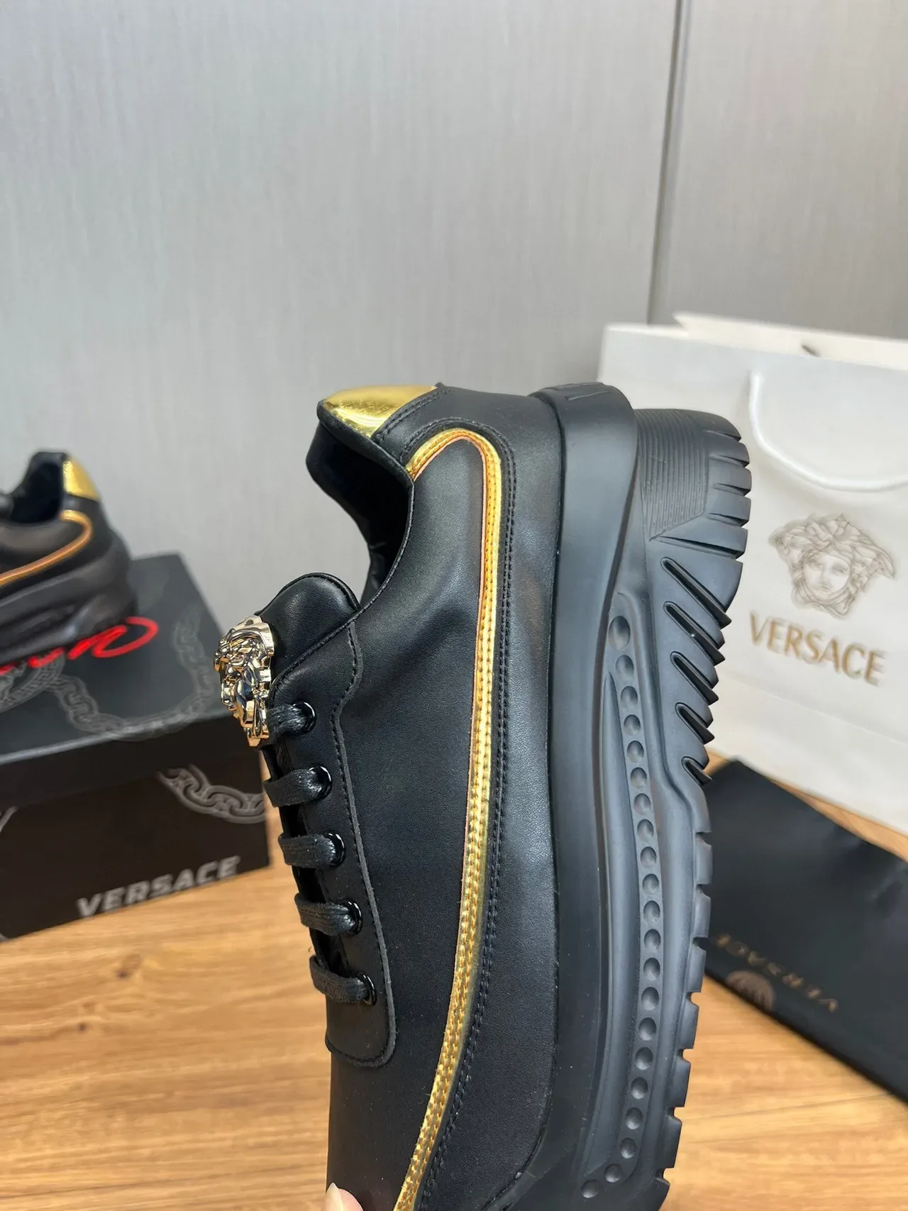 Versace Chain Reaction Sneakers Lifestyle Noir et Or 7