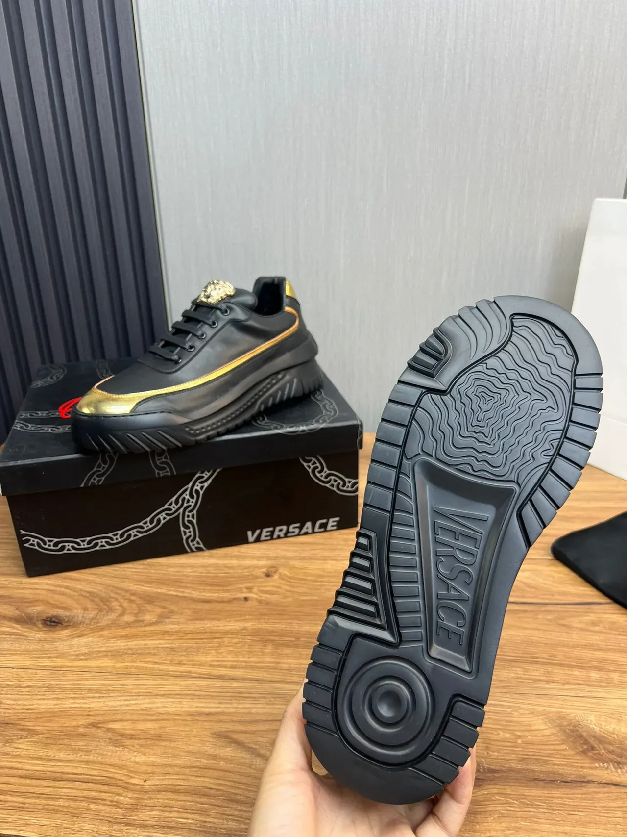 Versace Chain Reaction Sneakers Lifestyle Noir et Or 8