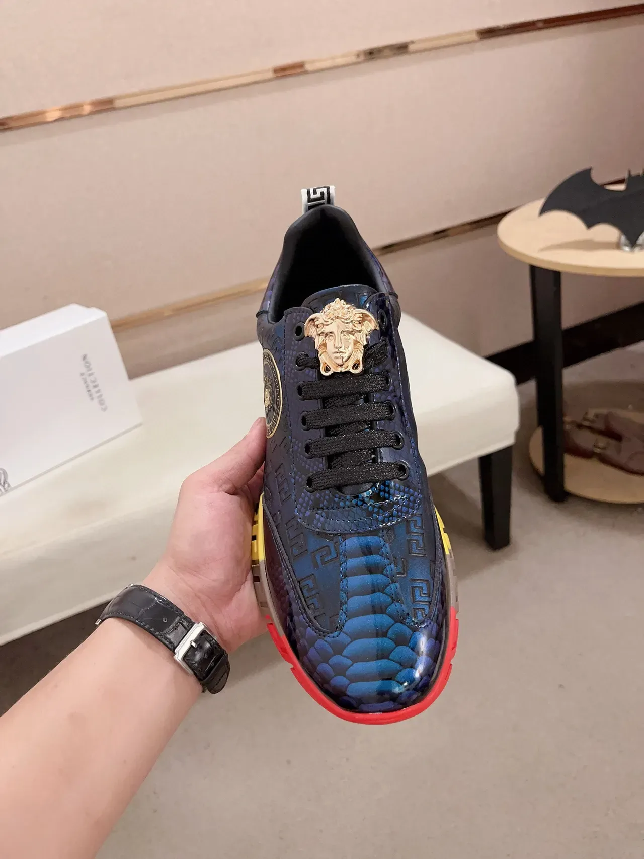 Versace Chain Reaction Medusa Greca Azul Iridescente Multicor Tênis Lifestyle 2