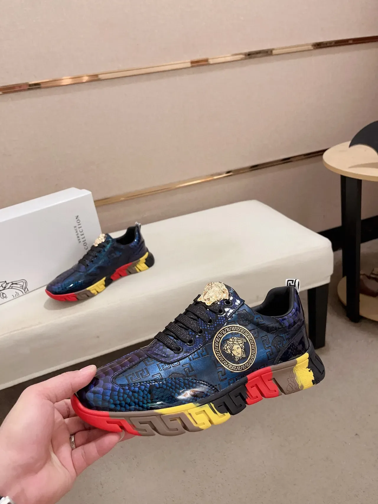Versace Chain Reaction Medusa Greca Azul Iridescente Multicor Tênis Lifestyle 3