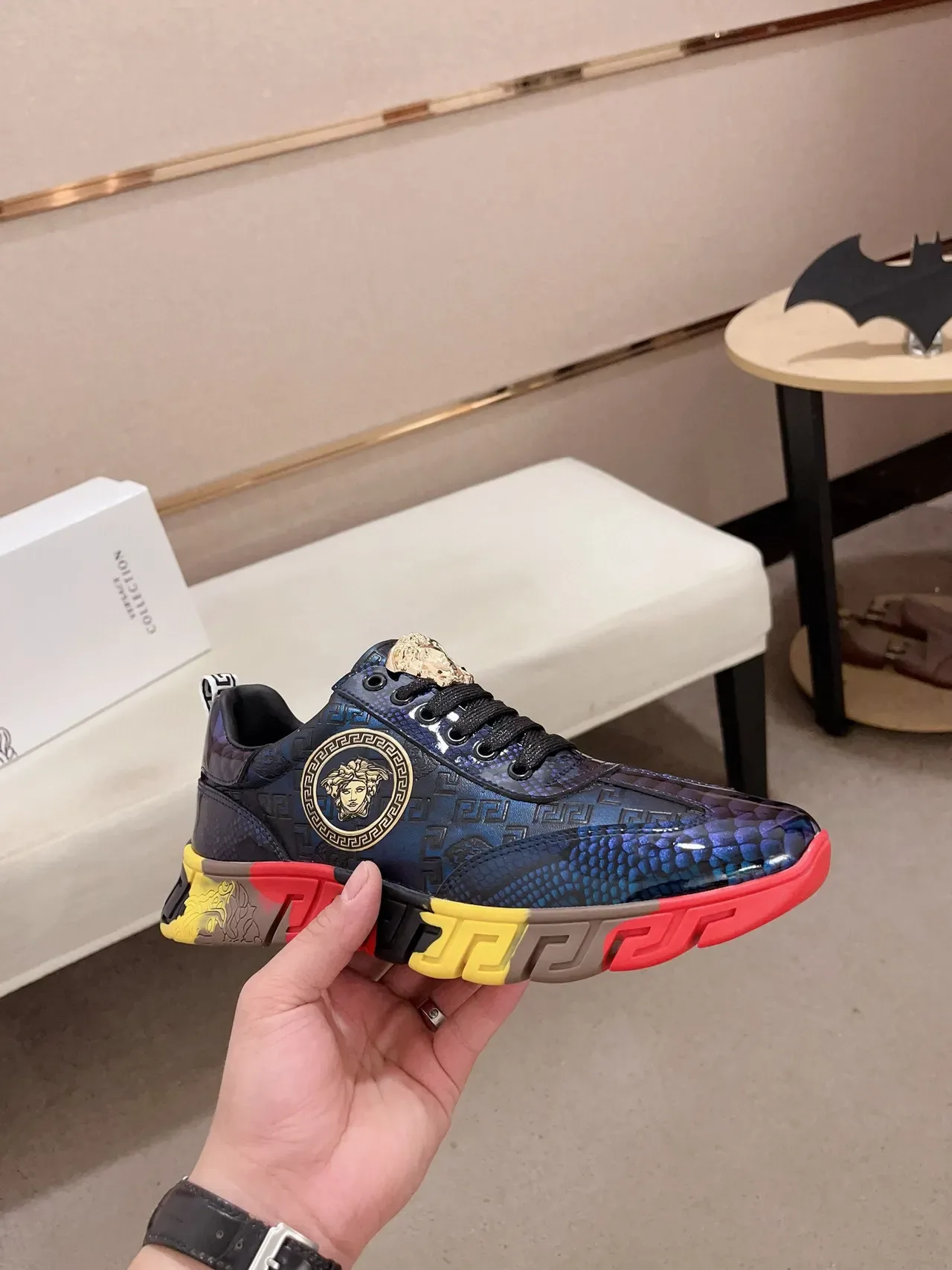 Versace Chain Reaction Medusa Greca Azul Iridescente Multicor Tênis Lifestyle 4