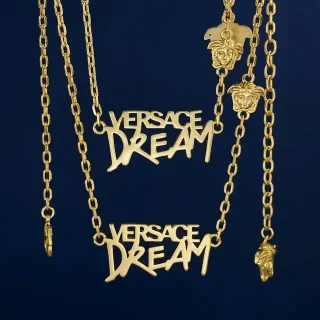 Versace Dream Script y Medusa Head collares de cadena de tono dorado