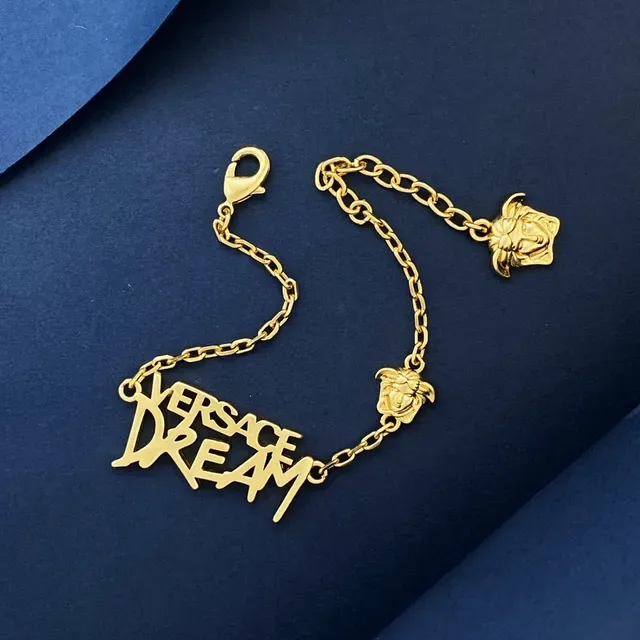 Versace Dream Script و Medusa Head سلاسل الرقبة بـ لون ذهبي 5