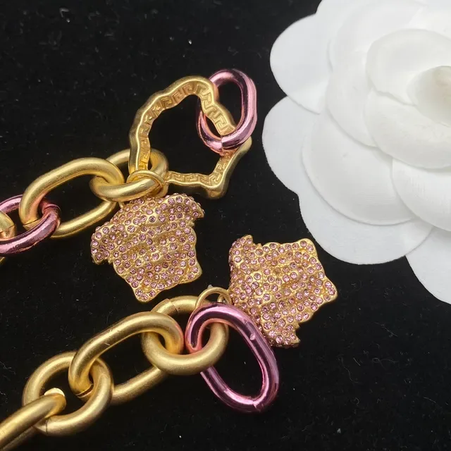 Versace Collier chaîne de maillons ovales dorée rose épaisse avec accents émaillés 3