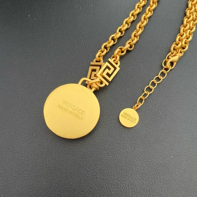 Versace Medusa Coin Colier en ton doré Pavé Cristal Pendentif 5