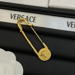 Versace মেডুসা হেড গোল্ড-টোন সেফটি-পিন ব্রোচ