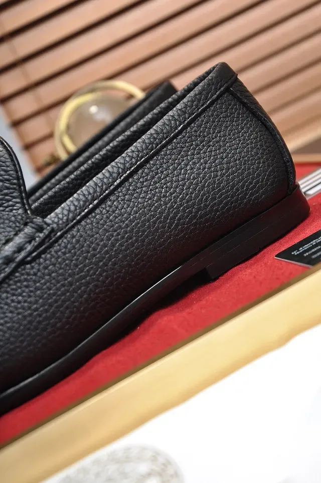 Versace Odissea Noir Or Cuir Grainé Medusa Head Hardware Mocassin 2