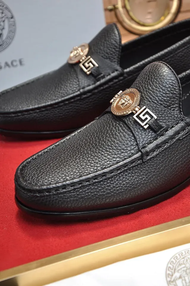 Versace Odissea Noir Or Cuir Grainé Medusa Head Hardware Mocassin 3