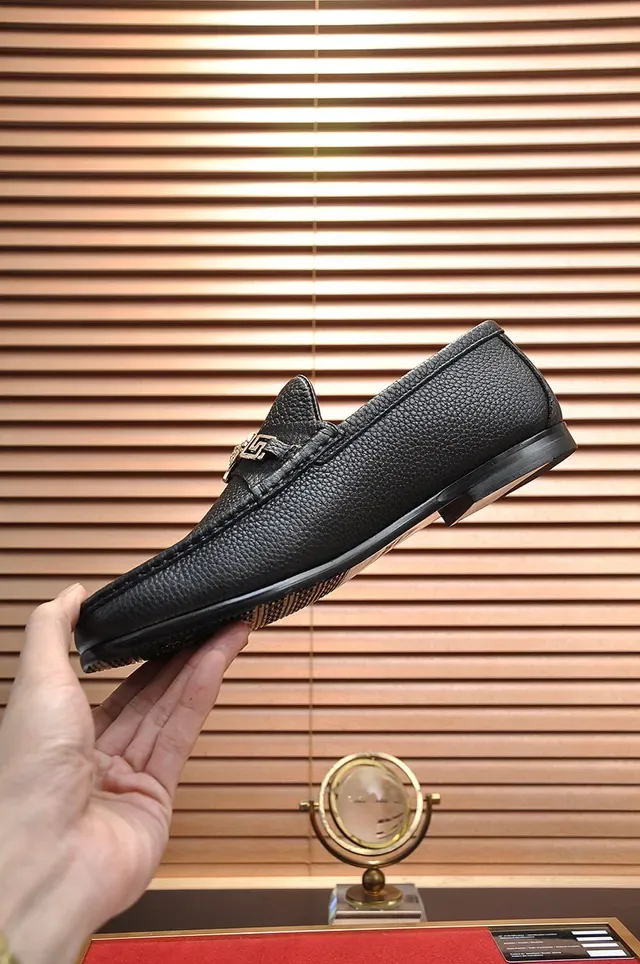Versace Odissea Noir Or Cuir Grainé Medusa Head Hardware Mocassin 5