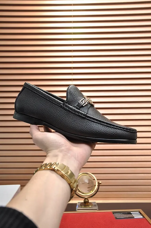 Versace Odissea Noir Or Cuir Grainé Medusa Head Hardware Mocassin 6